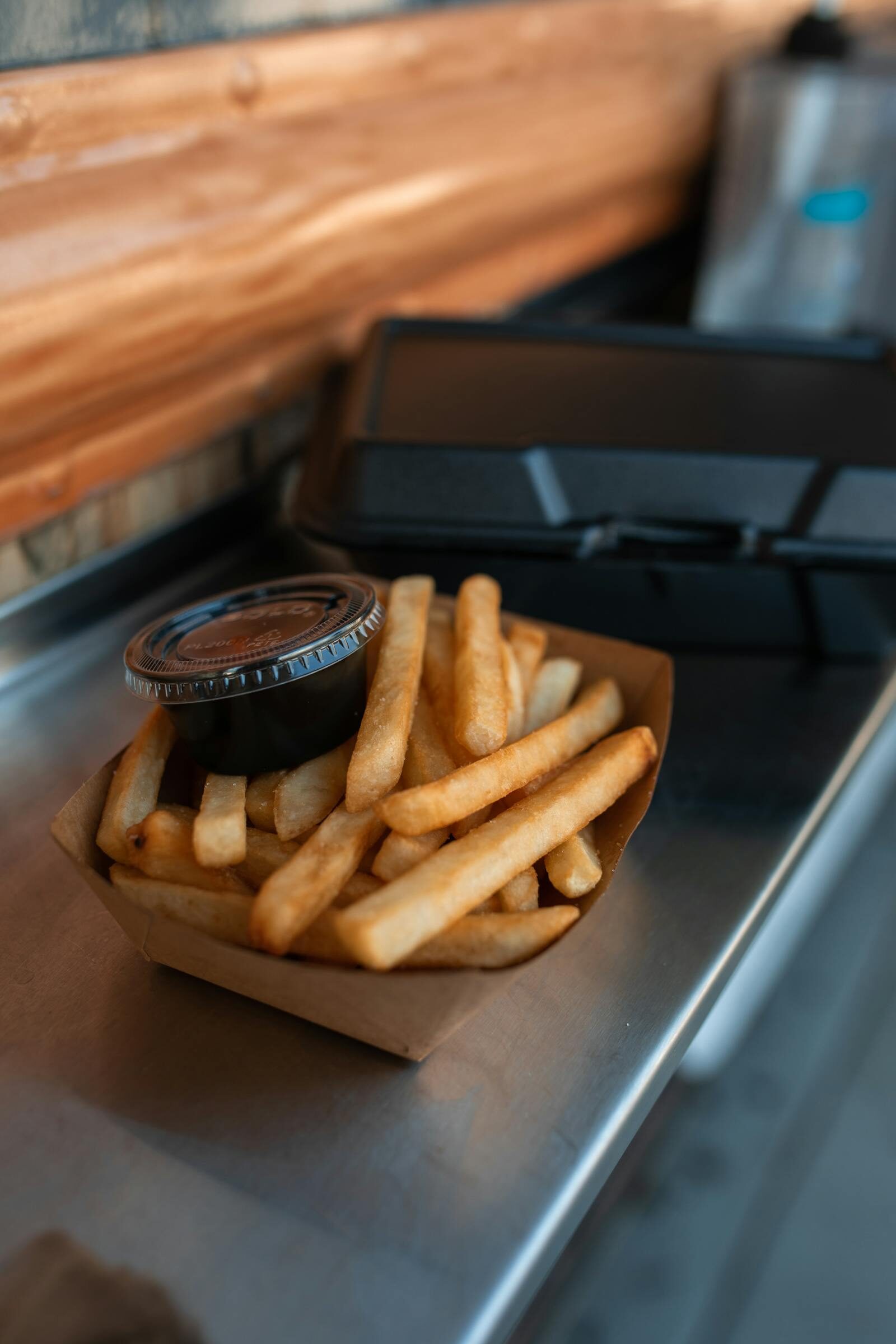 Crispy Moroccan-style fries with sauce, the side plate at Mister Cook Hay El Mohammadi Agadir