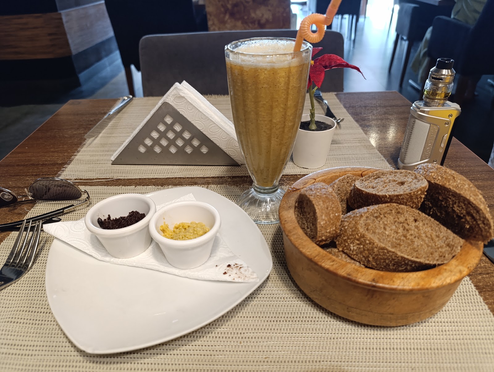 Daily's Restaurant & Coffee House — photo 4